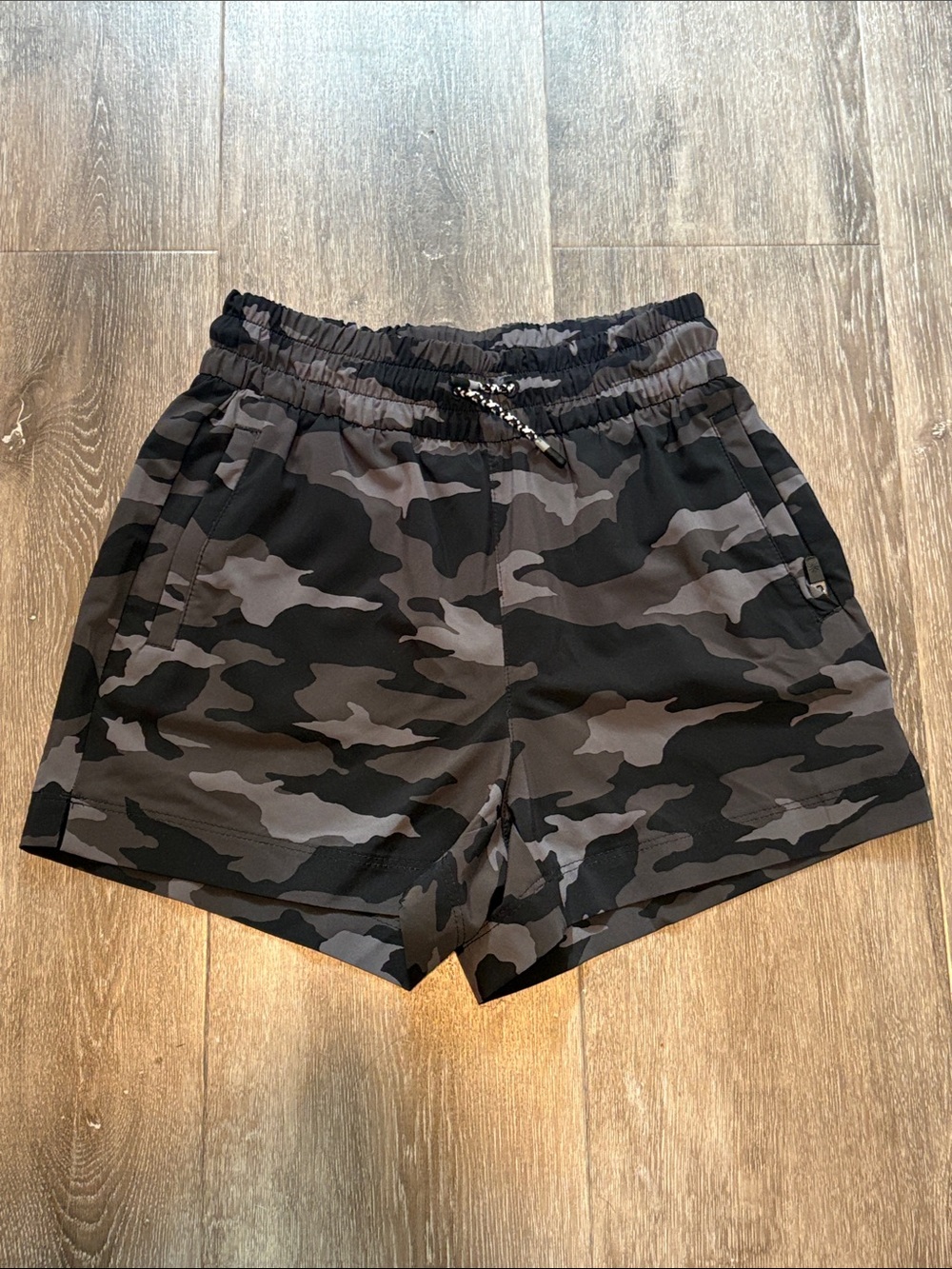 Athleta Girl Camo Shorts Small/7 Black Grey